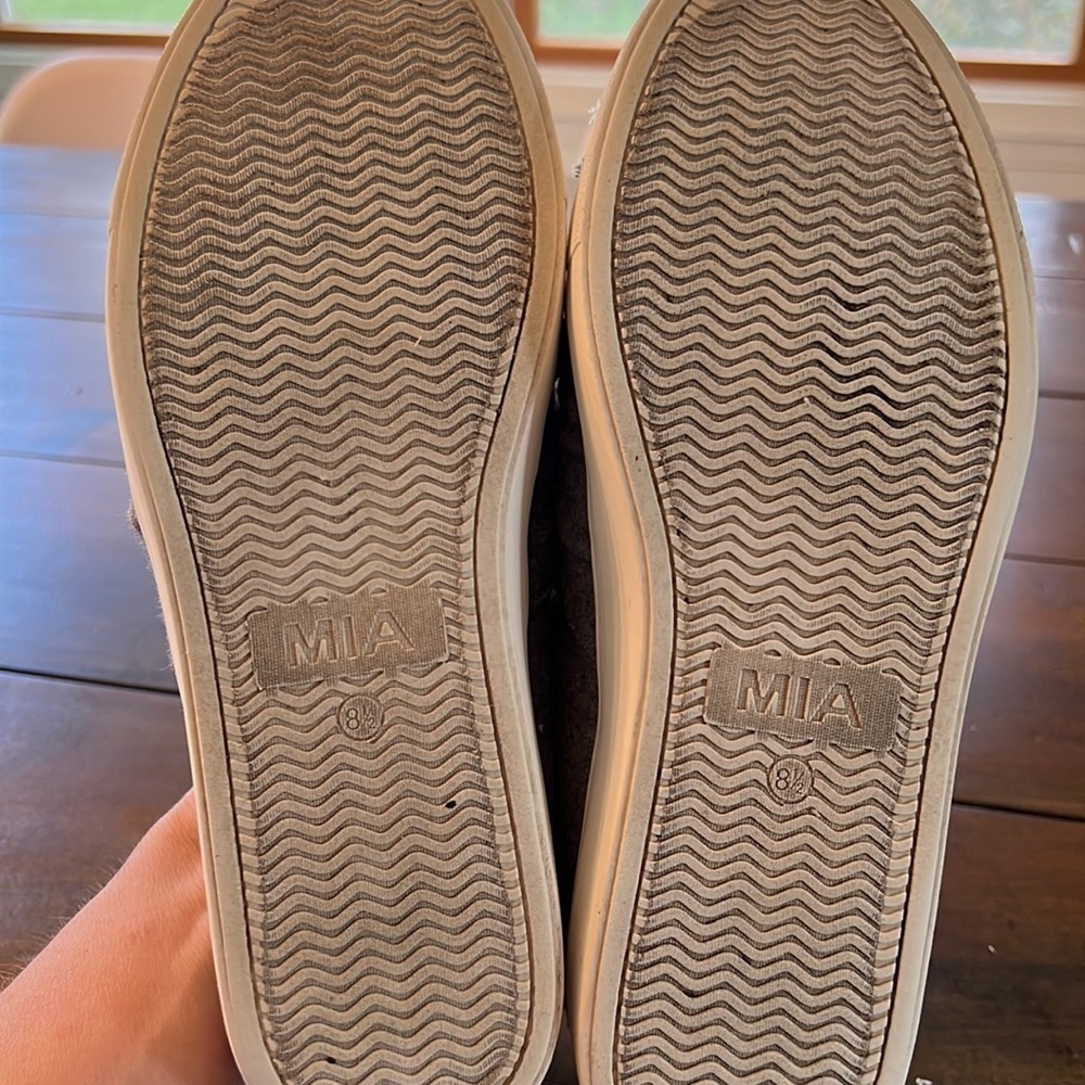 Mia Slip ons size 8.5 - Picture 3 of 7
